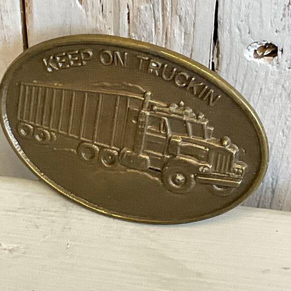 Vintage Keep On Truckin Belt Buckle Tractor Trailer Semi Transportation - Picture 2 of 5